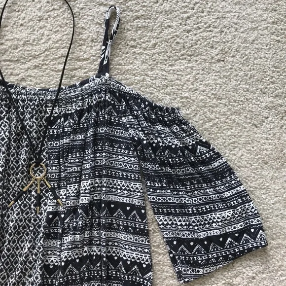 Anthropologie Reeve Open Shoulder Top - Picture 6 of 7